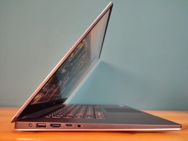 Dell Precision 5520 - Image 8