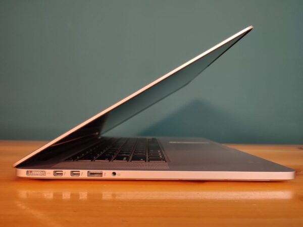 Apple MacBook Pro A1398 - Image 2