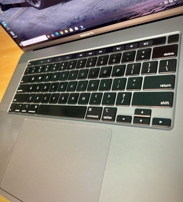 Apple MacBook Pro A2141 - Image 4