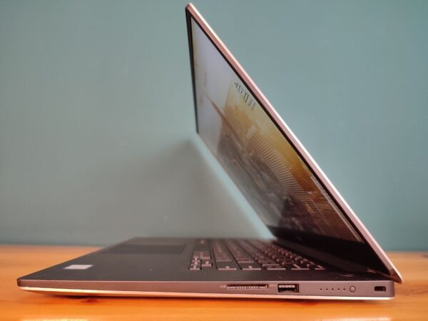 Dell Precision 5520 - Image 2